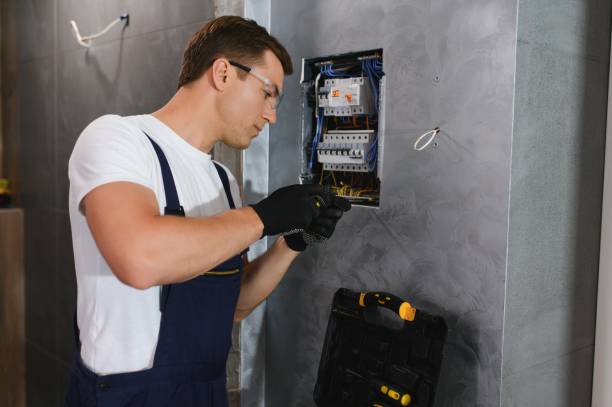 Best Emergency Electrical Repair  in Red Oaks Mill, NY