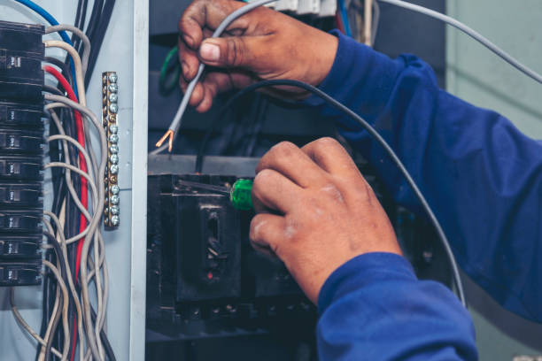 Best Local Electrician Companies  in Red Oaks Mill, NY